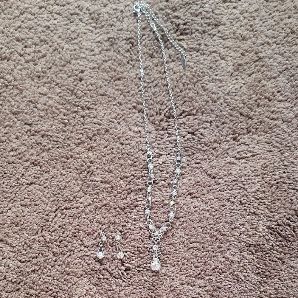 Elegant Silver Necklace and Earring Set